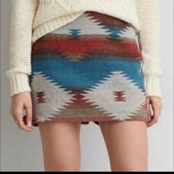 AMERICAN EAGLE Aztec print wool blend mini skirt. Size 0 - Picture 2 of 9